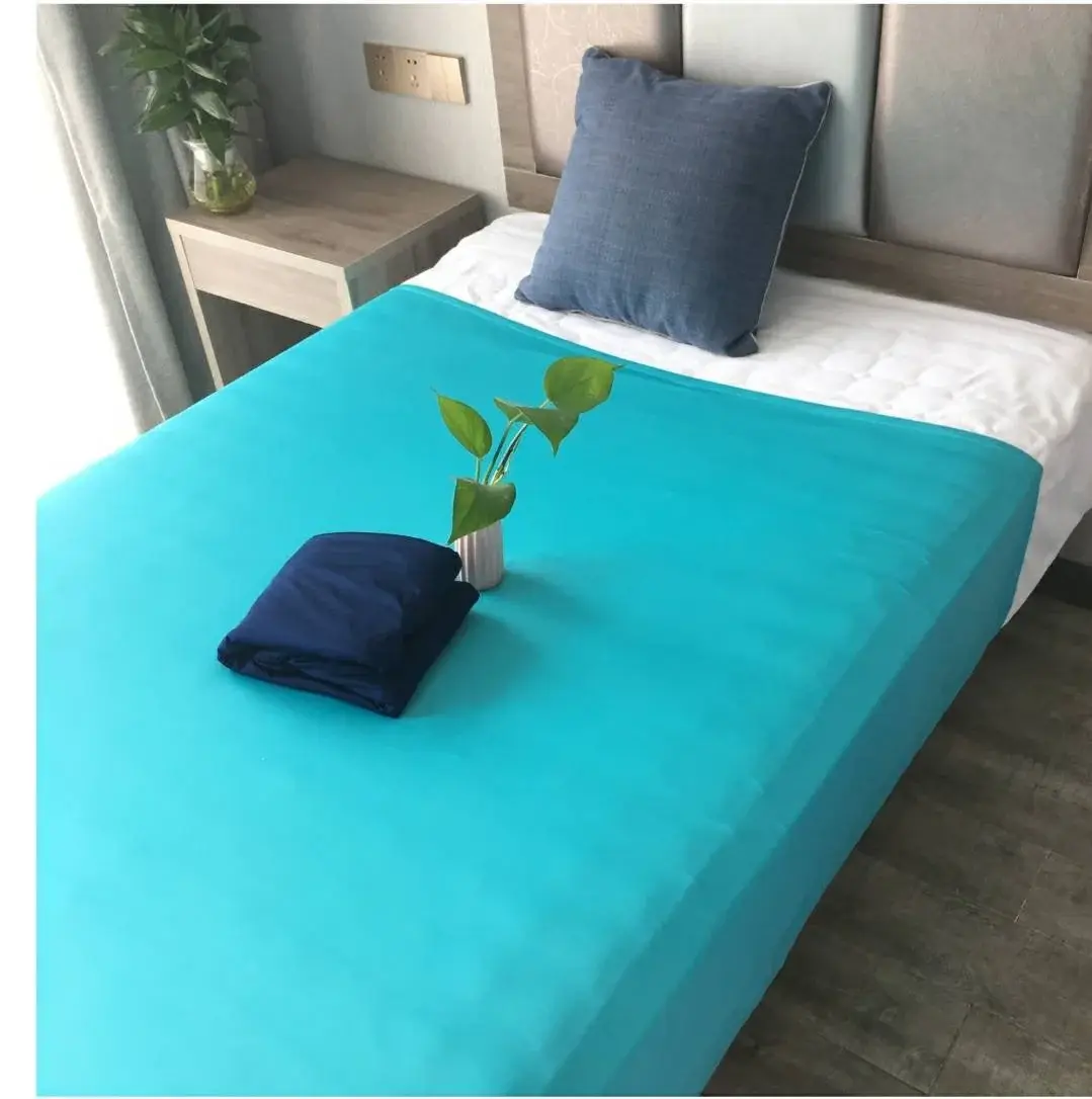 Weighted blanket in turquoise fitted to a single bed